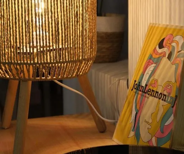 Bright And Modern In Center Apartment