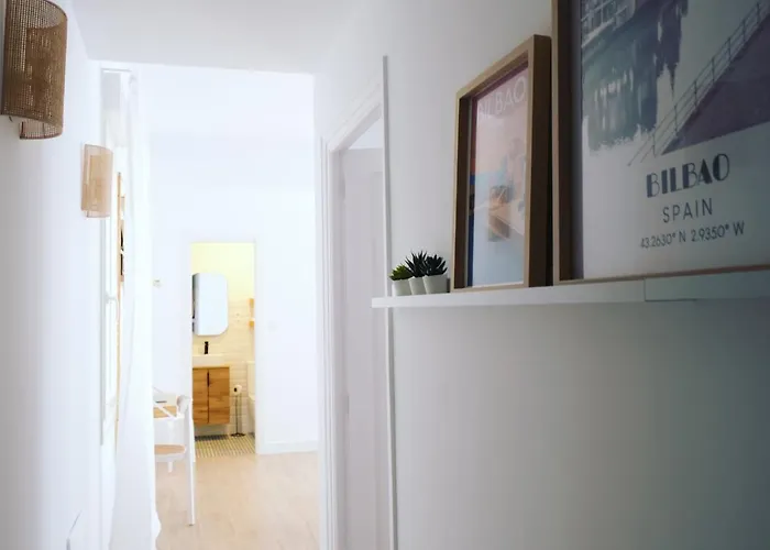 Bright And Modern In Center *