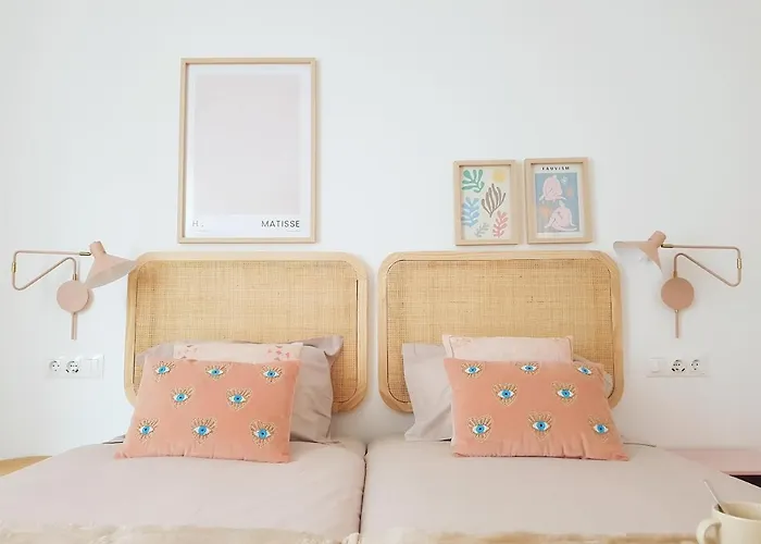 Bright And Modern In Center *